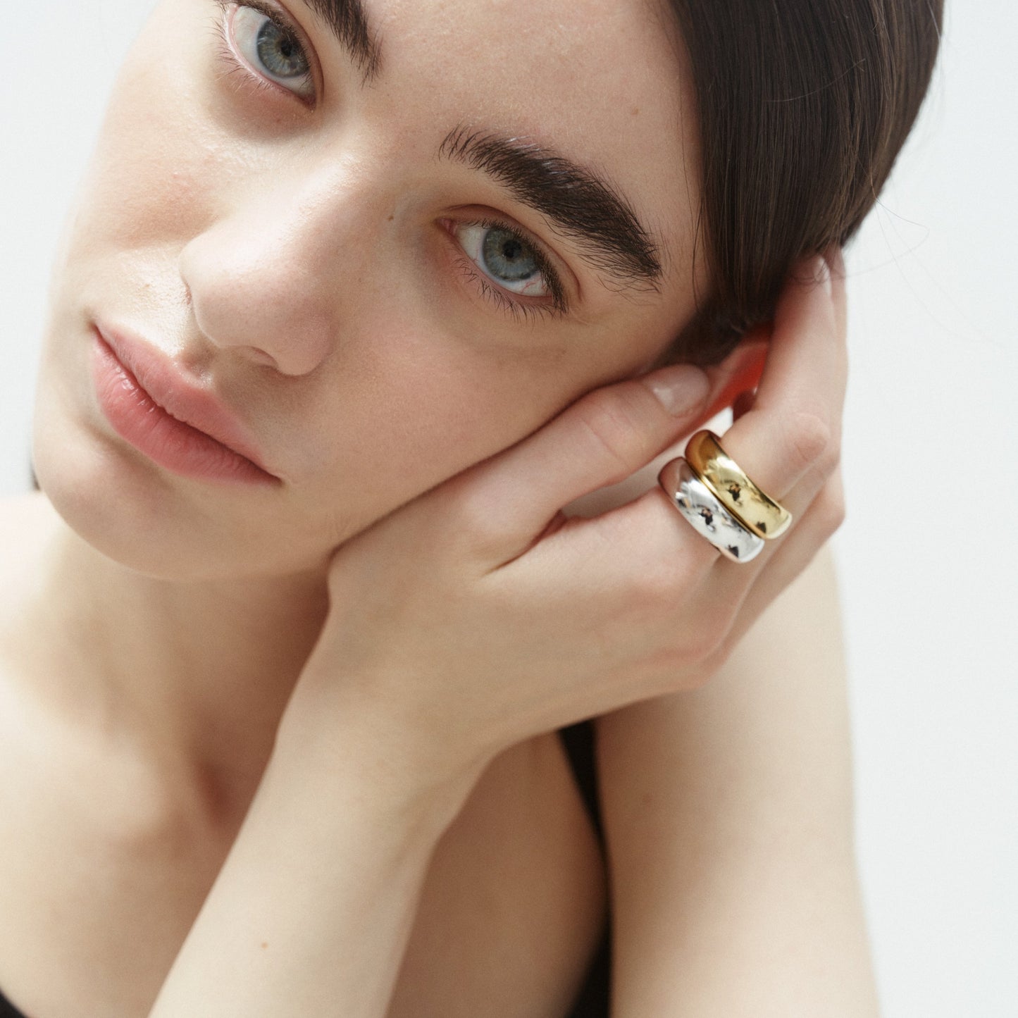 El anillo: conjunto oro y plata