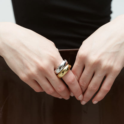 El anillo: conjunto oro y plata