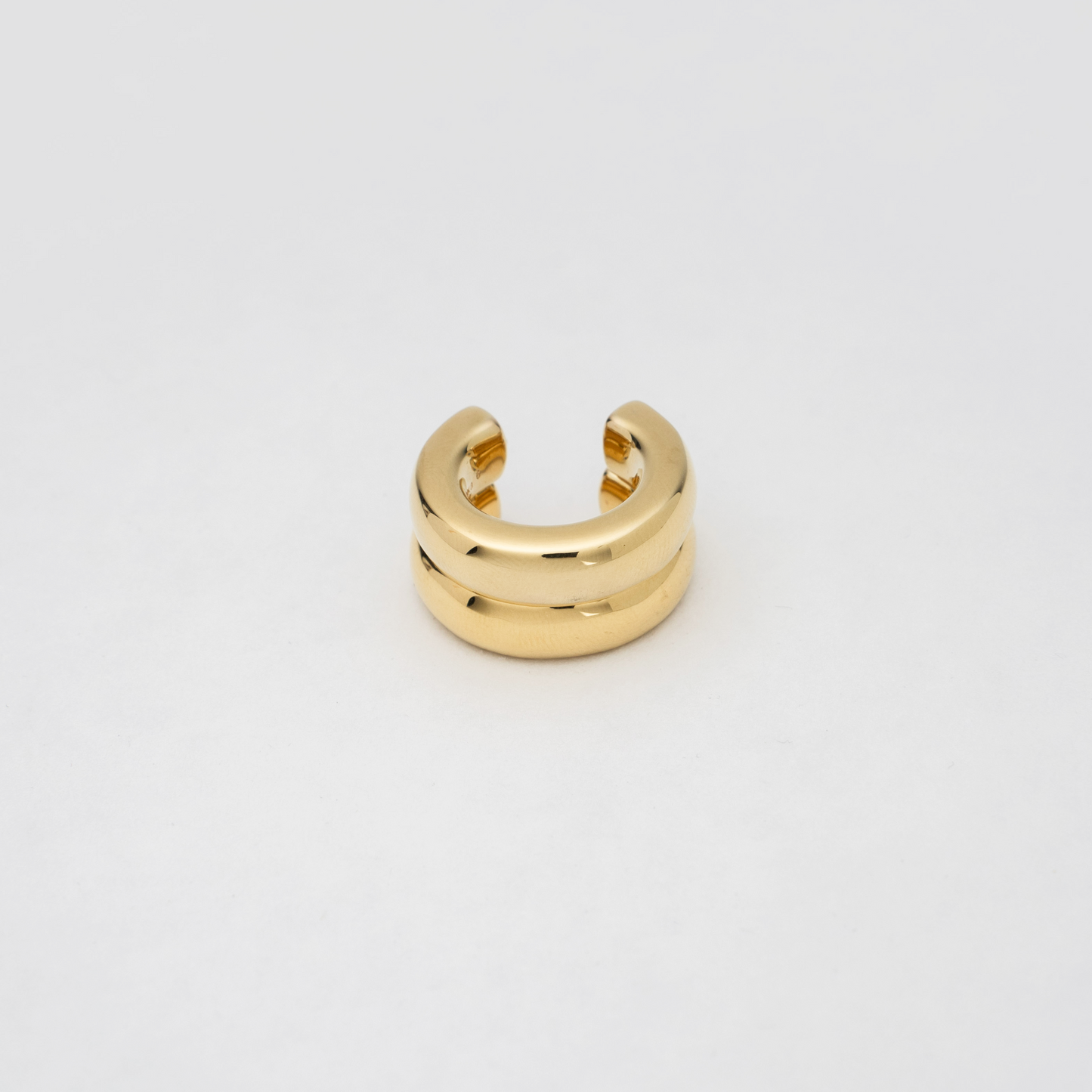 El anillo: engastado en oro