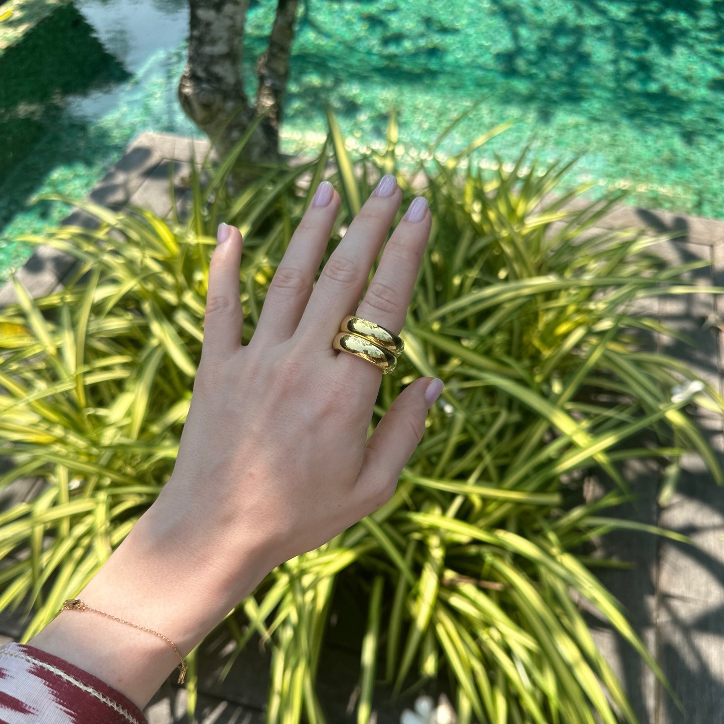 El anillo: engastado en oro