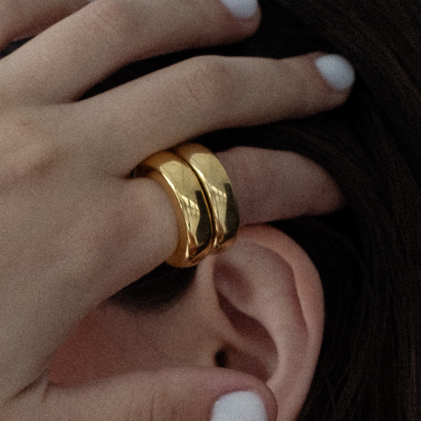 El anillo: engastado en oro